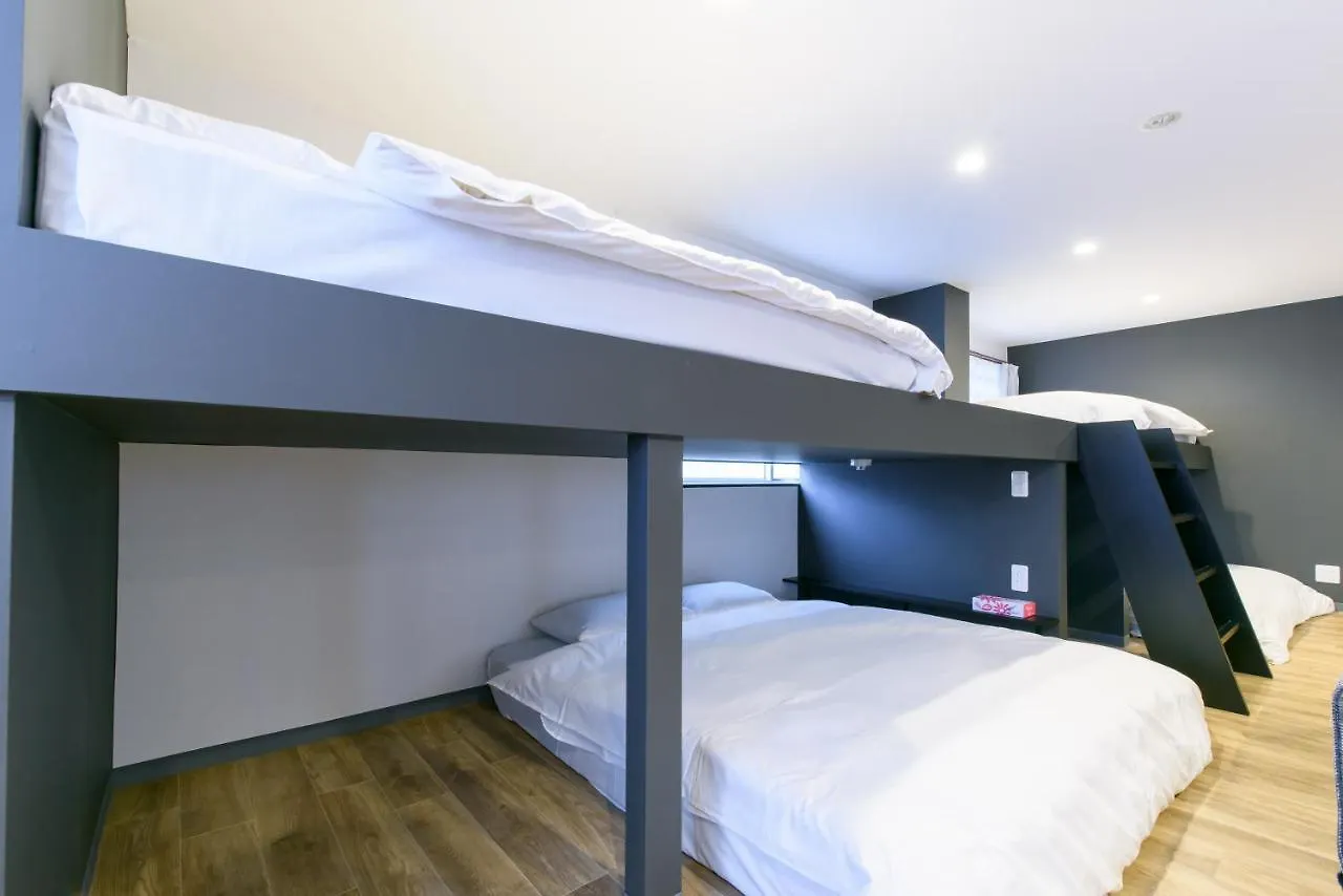 Apartment Black Gate日本橋 Osaka